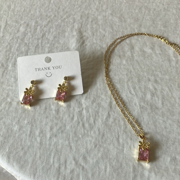 Unbranded: Gold tone Pink Gem with Daisy Rhinestone earrings & necklace - Picture 5 of 12